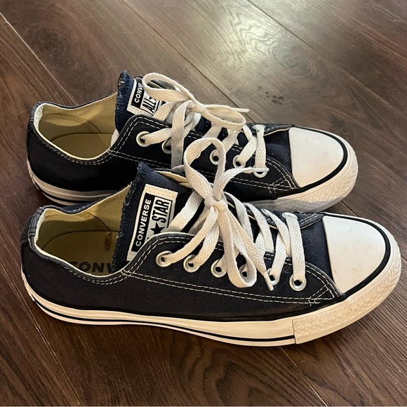 Navy converse 6.5 - Picture 1 of 6
